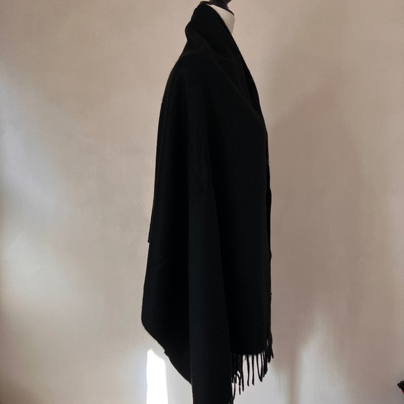 NEW GUCCI TEXTURED CASHMERE SHAWL/SCARF - Picture 6 of 9